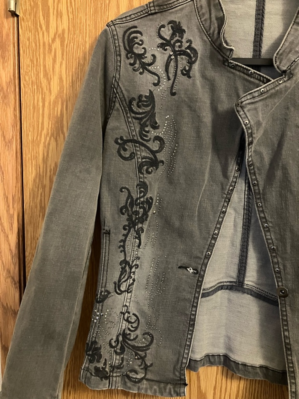 Reba Western Style faded Black/Gray embellished Cowgirl fit jacket size Medium - Picture 2 of 8